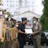 Gubernur Jawa Barat Ridwan Kamil saat menghadiri Apel Gabungan HUT Satpol PP ke-73 dan Satlinmas ke-60 Tahun 2022 di samping Gedung Merdeka, Kota Bandung, Senin (7/3/2022). (Foto: Yogi Prayoga S/Biro Adpim Jabar)