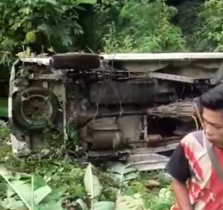 Ambulance Terperosok ke Dalam Jurang 60 Meter Magrib Kemarin, Baru Ditemukan Pagi Tadi