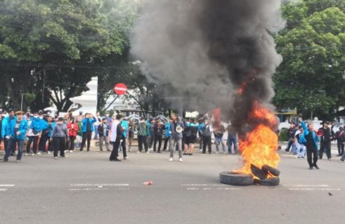 Demo Mahasiswa di Cirebon Berlangsung Ricuh