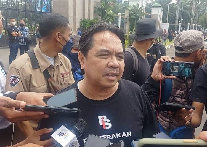 Biografi Ade Armando yang Dipukuli Sekelompok Massa saat Demo Lengkap dengan Maksud Kehadirannya di Tengah Para Demonstrans