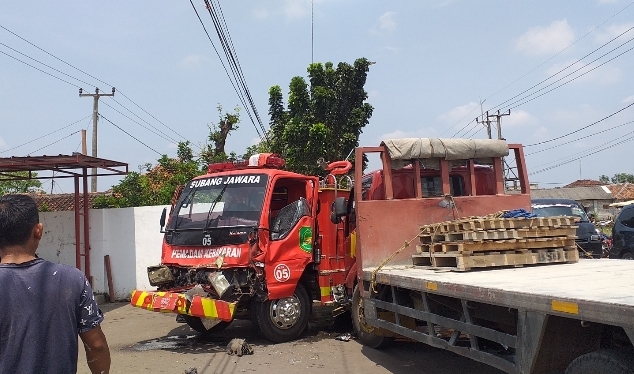 Akan Padamkan Kebakaran, Satu Unit Mobil Damkar Malah Kecelakaan di Pagaden, Begini Kronologisnya