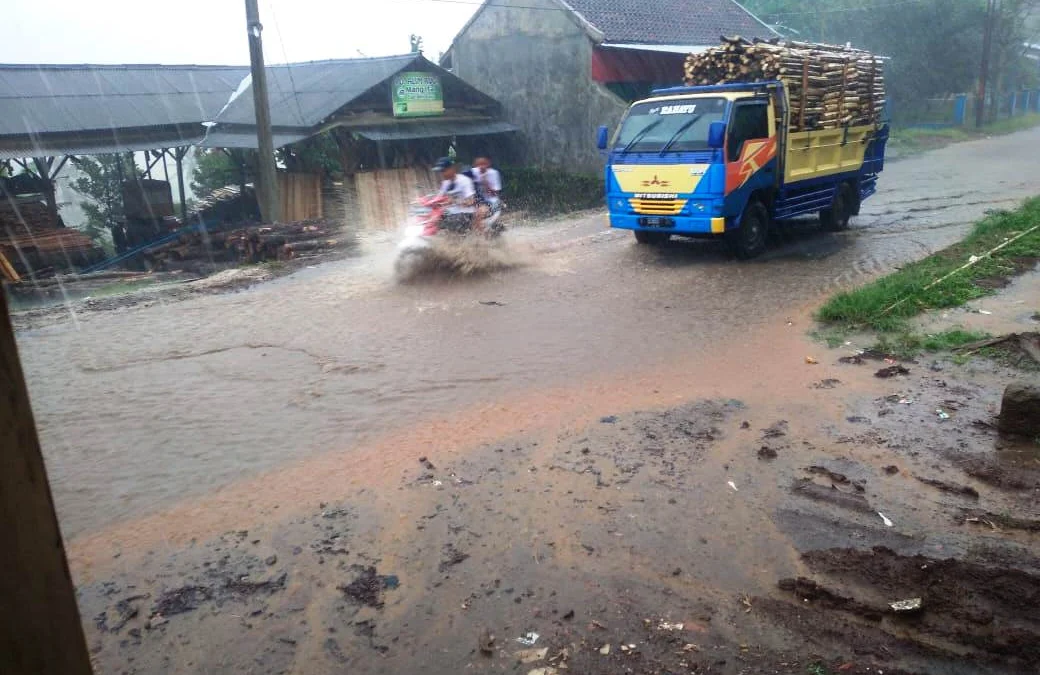 Warga Kecamatan Kasomalang Minta Perbaikan Drainase