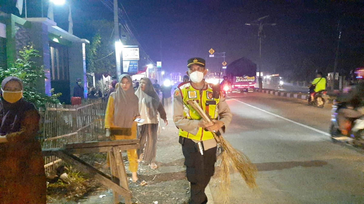 Arus Mudik Semakin Meningkat dan Antisipasi Kemacetan, Polsek Pusakanagara dan Koramil Pusakanagara Kembali Tertibkan Penyapu Koin