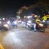 Tol Japek Berlakukan One Way, Polres Karawang Terjunkan Tim Pengurai Kemacetan Dijalur Arteri Karawang