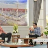 Gubernur Jawa Barat Ridwan Kamil saat bertemu Dubes Denmark untuk Indonesia Lars Bo Larsen, di Gedung Pakuan Bandung, Senin 11 April 2022. (Foto: Biro Adpim Jabar)