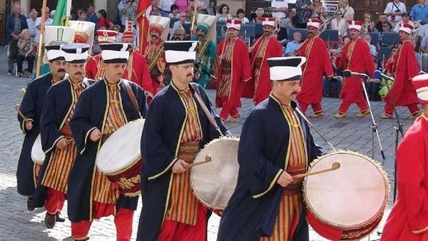 Nyentrik, Ciri Khas Suasana Ramadhan Di Penjuru Dunia