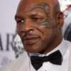 Mike Tyson hajar orang di pesawat