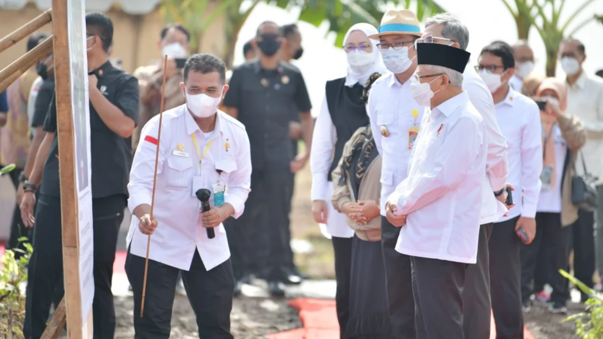 Gubernur Jawa Barat Ridwan Kamil mendampingi Wakil Presiden Republik Indonesia Maruf Amin menghadiri kegiatan tanam jagung dan kedelai di Desa Cipasung Sari, Kab Purwakarta, senin (28/3/2022). (Rizal FS/Biro Adpim Jabar).