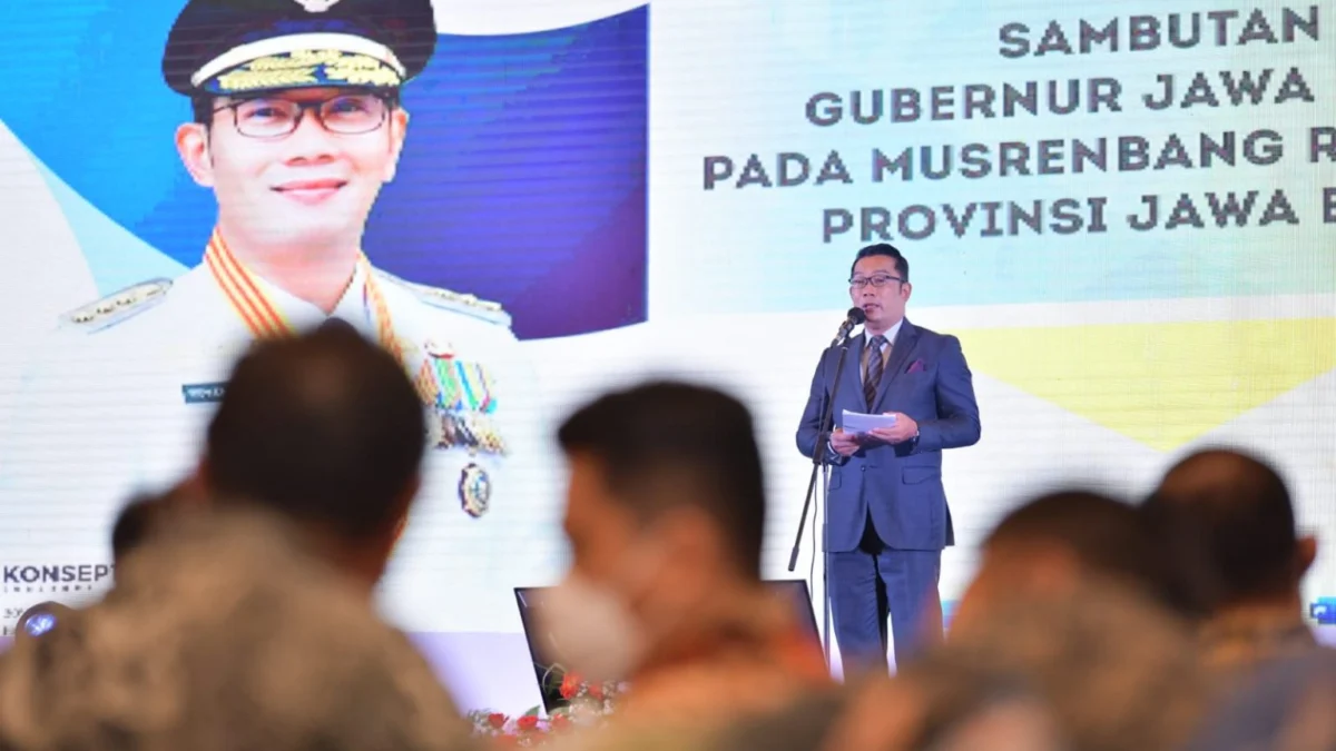 Gubernur Jawa Barat Ridwan Kamil saat menghadiri Musyawarah Perencanaan Pembangunan Provinsi Jabar Tahun 2022 mengenai Penyusunan Rencana Kerja Pemerintah Daerah Tahun 2023 untuk Mencapai Kemandirian Masyarakat Jawa Barat, di The Trans Luxury Hotel, Kota Bandung, Rabu (30/3/2022). (Foto: Rizal FS/Biro Adpim Jabar)