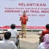 Gubernur Jawa Barat M Ridwan Kamil menyaksikan sekaligus memberikan sambutan dalam acara pelantikan Asosiasi Lari Trail Indonesia (ALTI) di Taman Hutan Raya, Kabupaten Bandung, Rabu (30/3/2022). (Rizal FS/Biro Adpim Jabar).