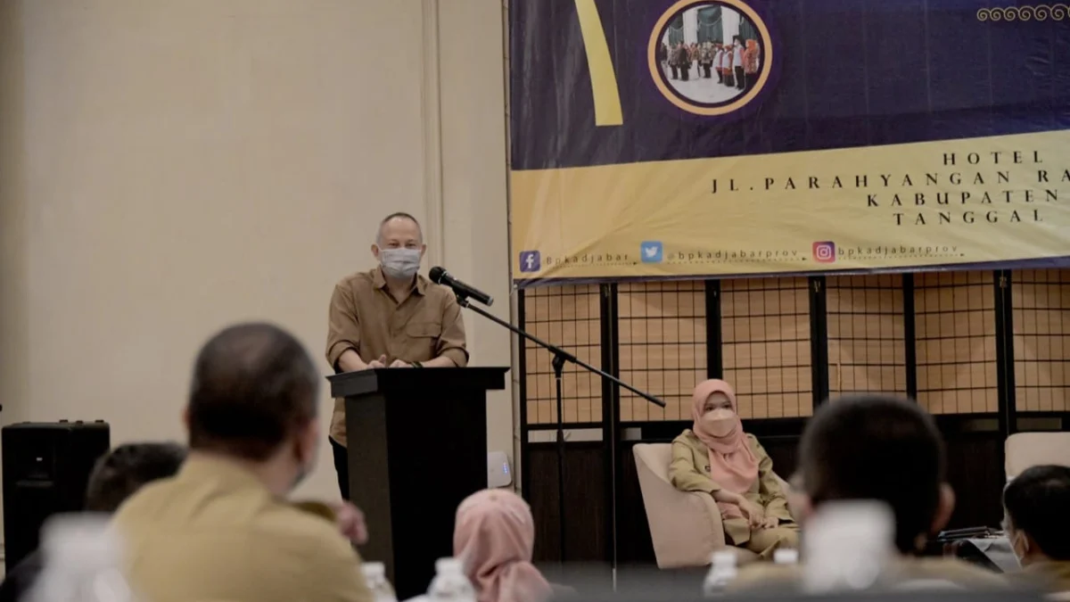 Sekda Jabar, Setiawan Wangsaatmaja saat menghadiri Rapat Koordinasi Sertifikasi Tanah Milik/Dikuasai Pemerintah Daerah Provinsi Jawa Barat Tahun 2022 di Mason Pine Hotel, Kabupaten Bandung Barat, Senin (28/3/2022). (Foto: Biro Adpim Jabar)