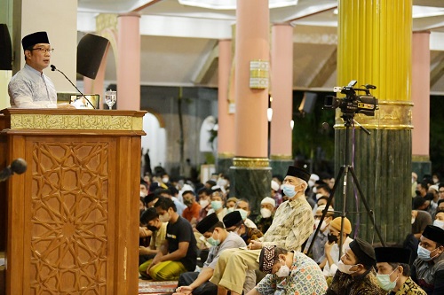 Beri Tausiah di UGM, Ridwan Kamil: Positive Mind Create Positive Life, Memimpinlah Dengan Niat Ibadah