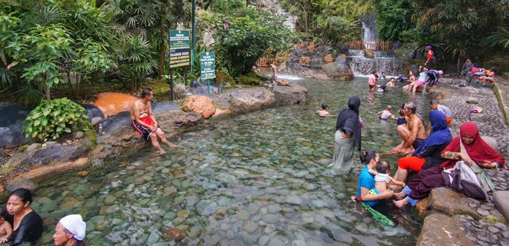 Pemandian Air Panas Sempat Tercemar Lumpur, Wisata Sari Ater Kini Dipadati Pengunjung