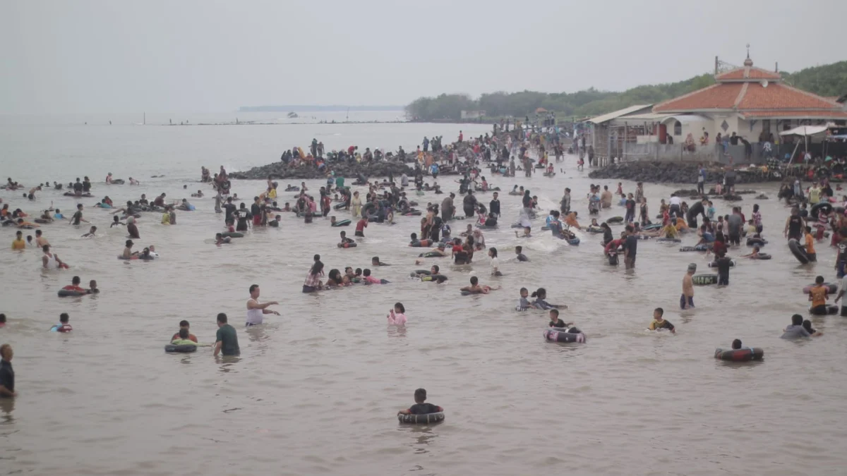 Selama 4 Hari, Lebih dari 16.000 Wisatawan Telah Kunjungi Pantai Pondok Bali