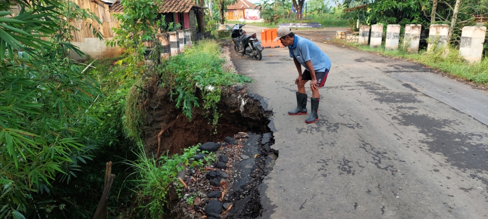 Sering Alami Longsor, Kendaraan yang Lewat ke Jembatan Peron di Dawuan Kidul Dibatasi, Tunggu Perbaikan Permanen dari Pemda Subang