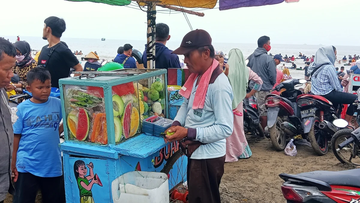 Pedagang Kaki Lima Mendulang Untung di Tempat Wisata