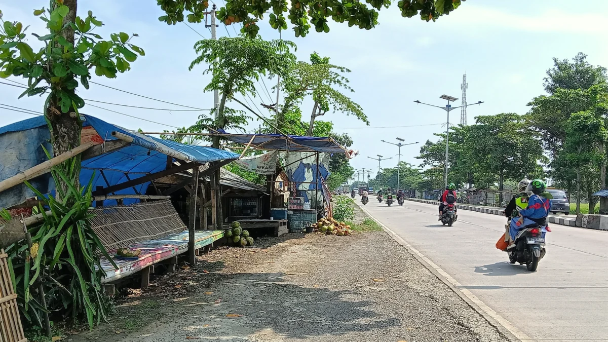 Arus Mudik Sudah Selesai, Warung Dadakan di Jalur Pantura Mulai Dibongkar