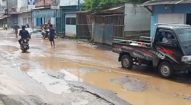 Pastikan Realisasi Perbaikan Jalan Husen Kertadibrata