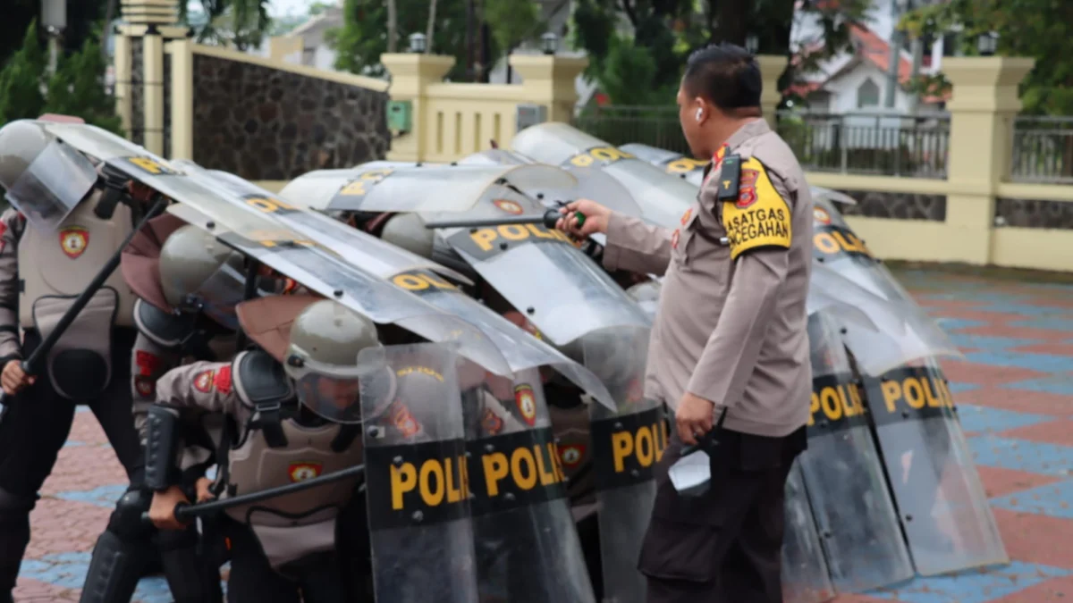 Dalmas Polres Subang Latihan Pengendalian Massa