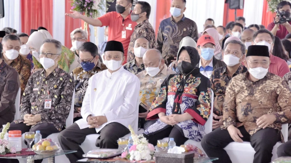 Wakil Gubernur Jawa Barat Uu Ruzhanul Ulum saat menghadiri acara Hari Lanjut Usia Nasional (HLUN) ke-26 Tahun 2022 bersama Menteri Sosial Republik Indonesia Tri Rismaharini di Rumah Sakit Singaparna Medika Citrautama (SMC), Kabupaten Tasikmalaya, Minggu (29/5/2022). (Foto: Biro Adpim Jabar)