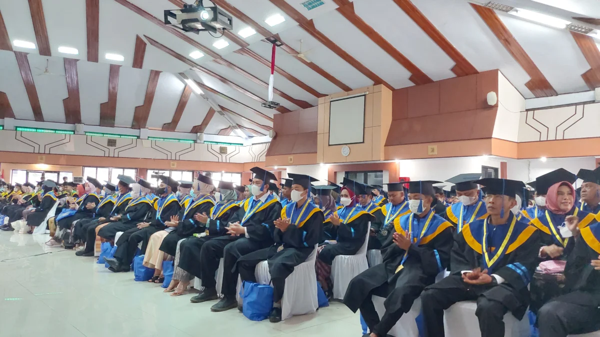 Unsub Mewisuda 400 Mahasiswa, Tiga Sarjana dan Seorang Magister Lulus Cumlaude