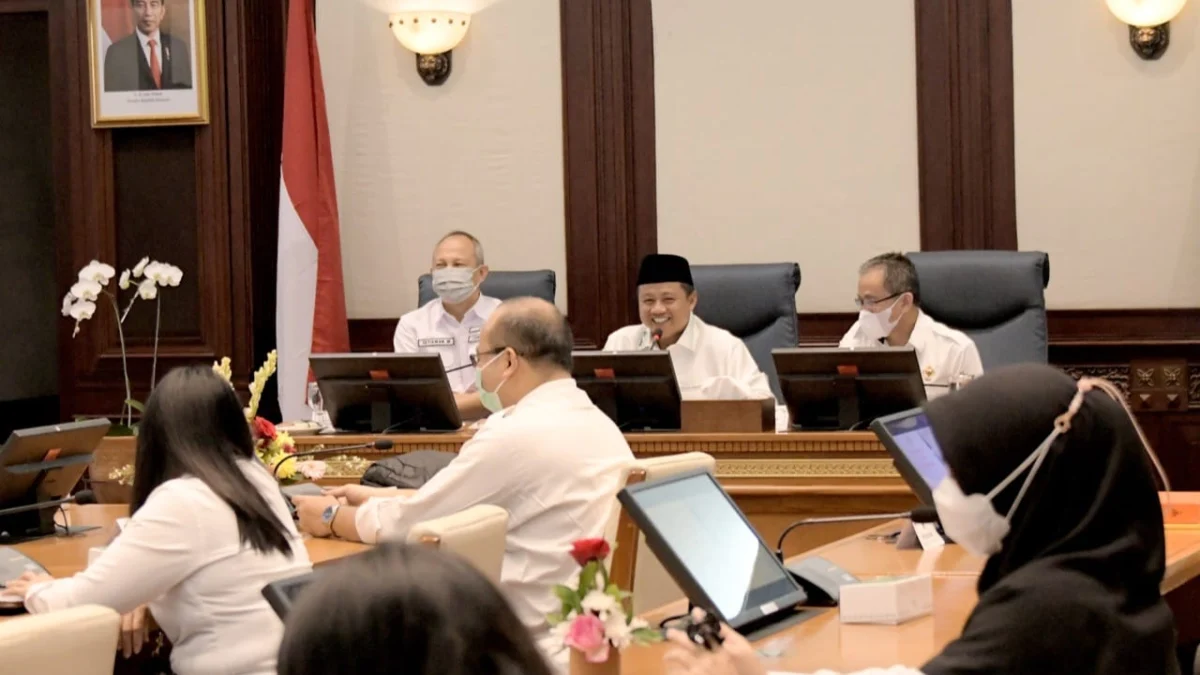 Wakil Gubernur Jawa Barat Uu Ruzhanul Ulum saat menghadiri Exit Meeting Badan Pemeriksa Keuangan Perwakilan Provinsi Jawa Barat, di Ruang Rapat Papandayan Gedung Sate, Kota Bandung, Rabu (18/05/2022). (Foto: Biro Adpim Jabar)