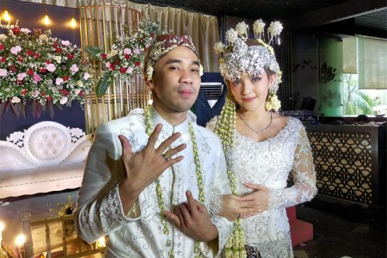 Ikmal Tobing dan Indah Lolita. (Foto: Abdul Rahman/JawaPos.com)