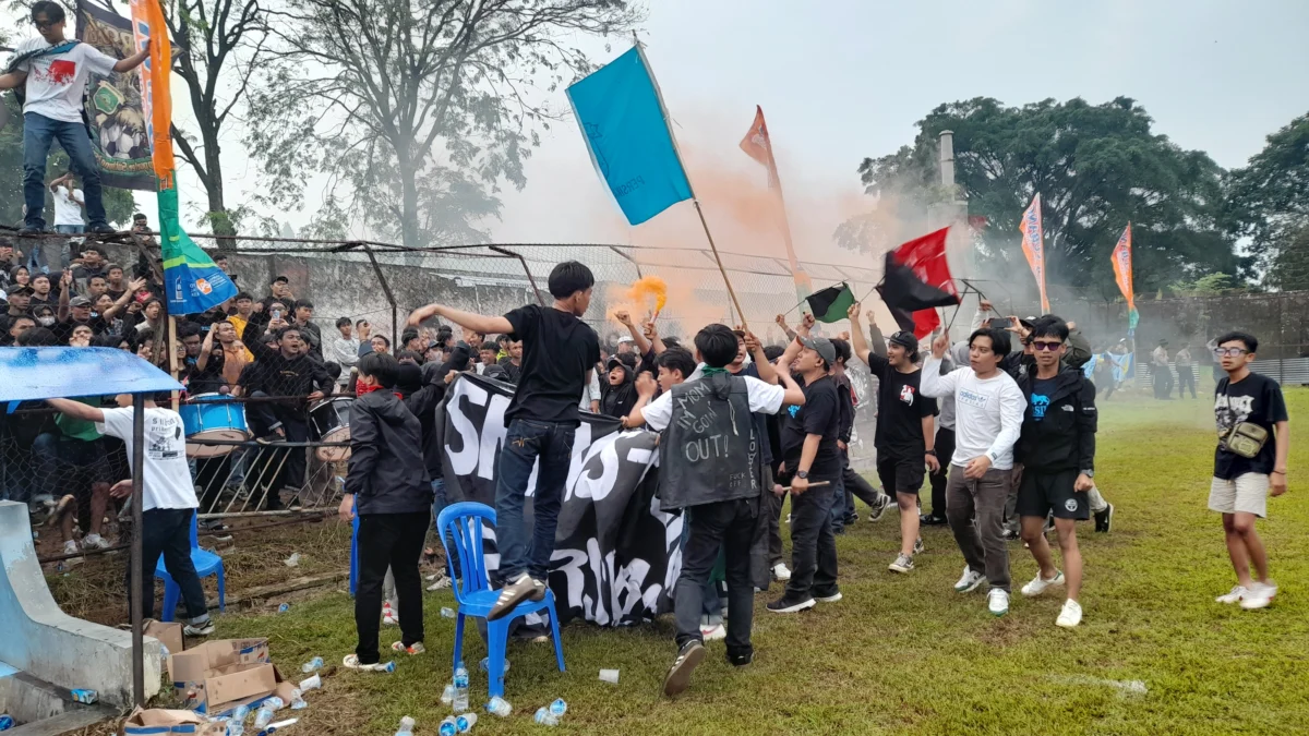 Lagu 'Stadion Butut' Berkumandang di Stadion Persikas