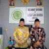 YUGO EROSPRI/PASUNDAN EKSPRES PENJELASAN: Ketua MUI Kabupaten Subang KH Abdul Manaf SAg bersama Sekretaris 1 H Dadan Hamdan menjelaskan mengenai fatwa MUI.