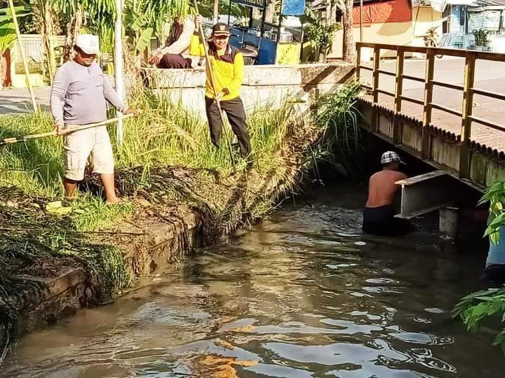 Petani Kompak Bersihkan Irigasi