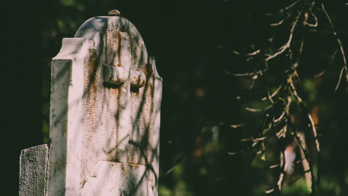 Bikin Merinding, Kisah Mistis Tiga Makam Tanpa Nisan di Kota Solo