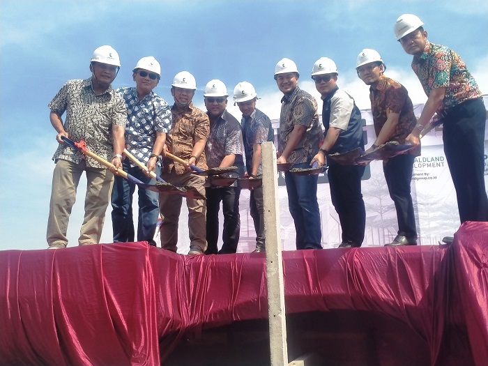 GROUND BREAKING: Emerald Land Development Ground breaking Neo Casa. DEDI SARITA/PASUNDAN EKSPRES