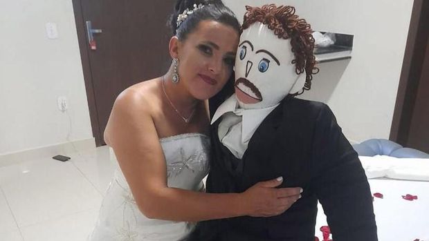 Duh! Akibat Kelamaan Jomblo, Wanita Ini Mengaku Dihamili oleh Boneka Kain