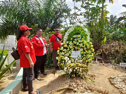 Catatan Harian Dahlan Iskan: 10.58 (Suasana makan Brigadir Yosua. Dokter forensi mengatakan bahwa autopsi ulang jenazah Brigadir Yosua bakal sulit.-Deki/jambi-independent.co.id- )