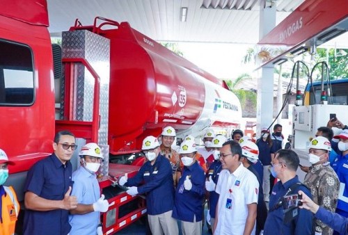 PERESMIAN: Direktur Jenderal Minyak dan Gas Bumi Tutuka Ariadji meresmikan pengoperasian SPBG di Penggaron, Kelurahan Plamongan Sari, Kota Semarang, Kamis (14/7).DOK PGN