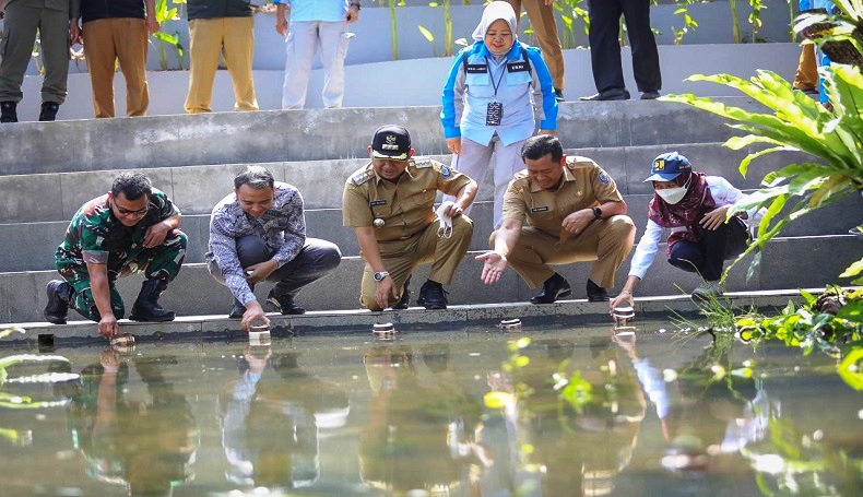 PERESMIAN: Walikota Bandung Yana Mulyana saat meresmikan Ciko Arena 1 di area Situ Otong Kelurahan Binong Kecamatan Batununggal. NET