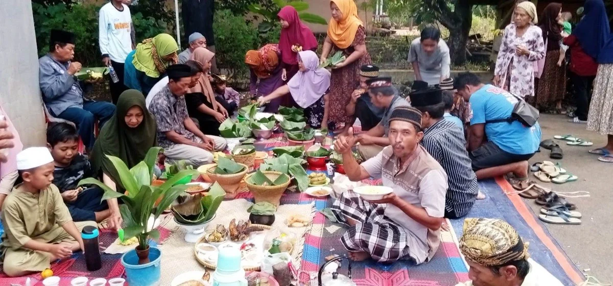 Tradisi Hajat Babarik di Cisarongge Desa Gunungsari 