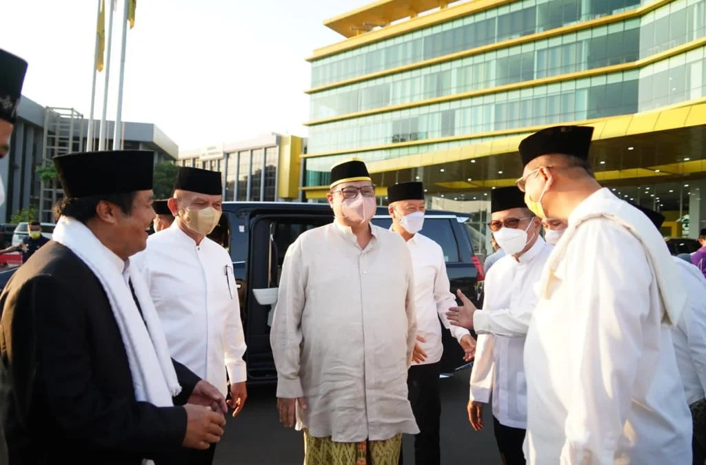 Cegah PMK, Golkar Bagikan Langsung 93 Sapi dan 48 Kambing Kurban