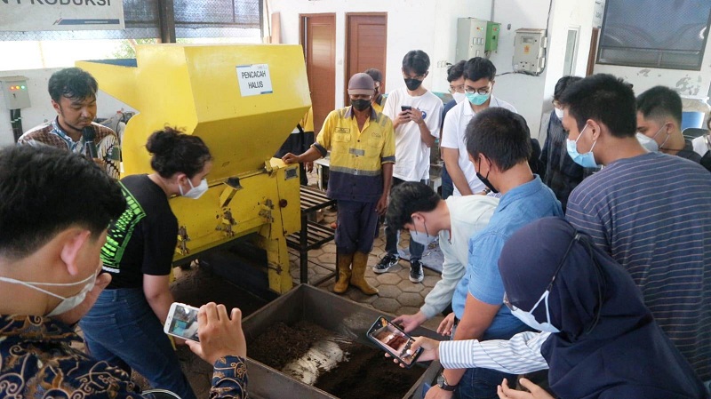 POMU: PT Indonesia Power melalui salah satu unitnya Saguling Power Generation and O&M Services Unit berpartisipasi dalam program International Virtual Course (IVC) "Global Challenges Engineering Design" yang diinisiasi Institut Teknologi Bandung (ITB) dan University of Manchester. EKO SETIONO/PASUNDAN EKSPRES