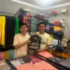 Rintis Usah Sejak SMA, Jajang Kini Buka Toko Kaos Polos