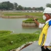 REVITALISASI: Menteri PUPR Basuki Hadimuljono saat meninjau proyek revitalisasi TMII, didampingi Sugeng Rochadi Direktur Utama Brantas Abipraya, Direktur Jenderal Cipta Karya Kementerian PUPR Diana Kusumastuti dan Staf Ahli Menteri PUPR Bidang Teknologi Industri.FIN