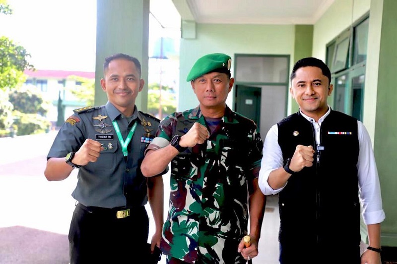 DARI KIRI : Dandim 0103 Aceh Utara, Letkol Hendra bersama Kapusdikter Brigadir Jenderal TNI Drajad Brima Yoga dan Plt Bupati Bandung Barat Hengki Kurniawan. DOK PORKOPIM SETDA KBB