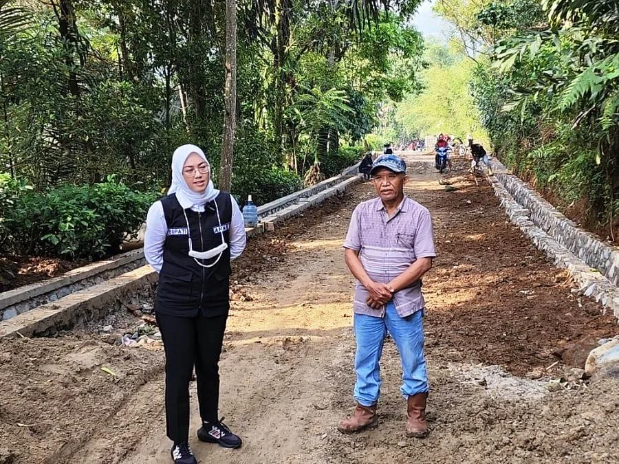 Tak Ingin Kecolongan Hasil Kerja, Bupati Purwakarta Lakukan Sidak pada Pembangunan Jalan Bojong Barat