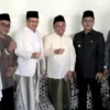 Bupati Bandung, Dadang Supriatna (kedua dari kanan) di Taman Tahfizd Quran (TTQ) Kompleks GBM 21, Desa Cinunuk, Kecamatan Cileunyi, Kabupaten Bandung, Jumat (29/7).JABAR EKSPRES