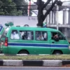 Naik Angkot Ngetem hingga Diturunkan di Tengah Jalan