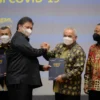 Berisikan Lini Masa Kebijakan dan Dinamika Penanganan Pandemi, Pemerintah Luncurkan Buku Vaksinasi Covid-19