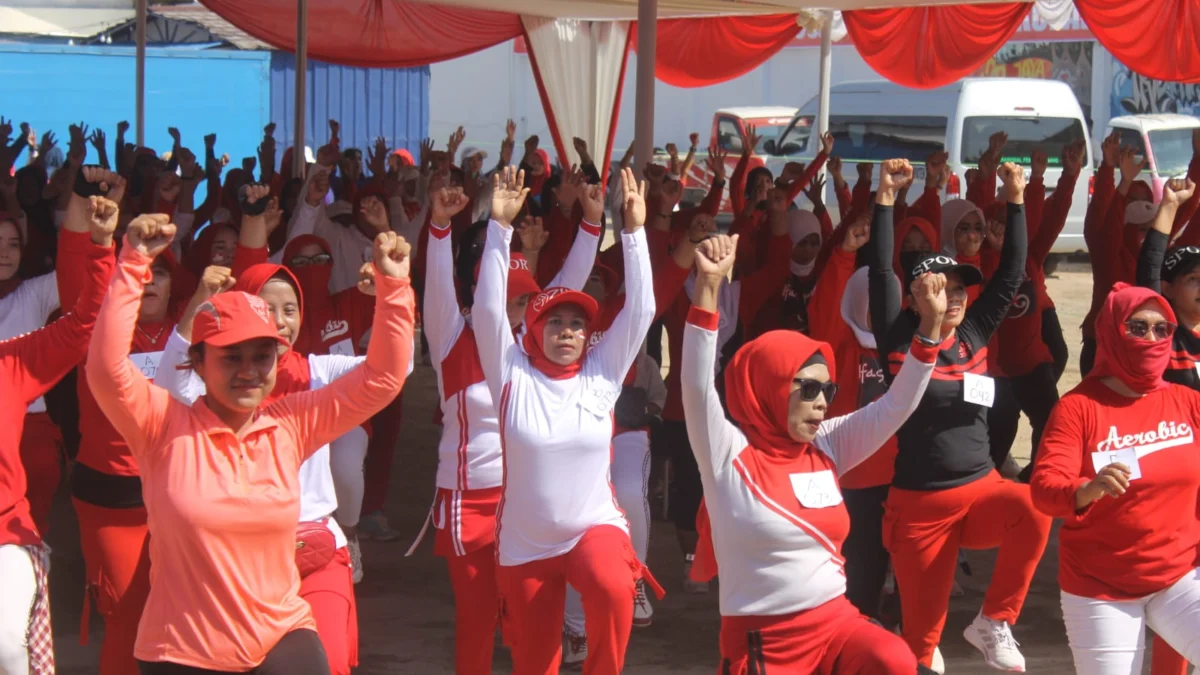 Peserta senam di Tridjaya Motor Pagaden Subang Jawa Barat