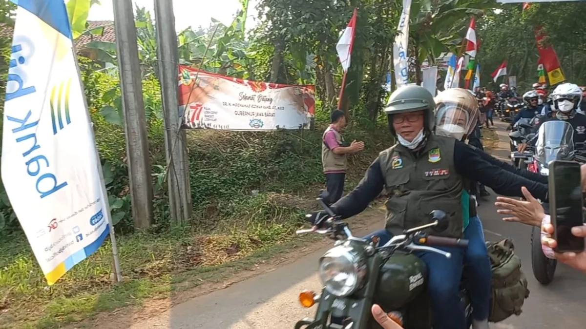 Gunakan Motor Keliling Desa, Ribuan Warga Kertarahayu Sambut Kedatangan Gubernur