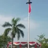 Aksi Heroik Saepudin Panjat Tiang Bendera Setinggi 15 Meter Akibat Insiden Bendera Nyangkut