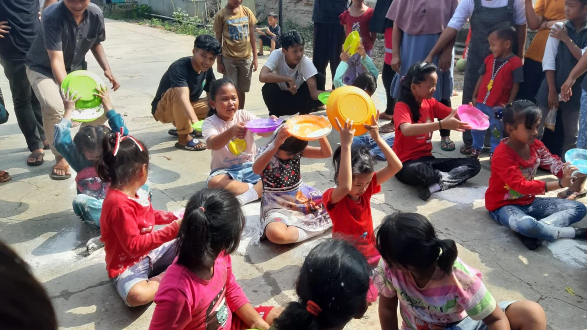 Kemeriahan Lomba Khas Agustusan di Kampung Krajan Desa Karanghegar, Paling Seru Permainan Estafet Tepung 